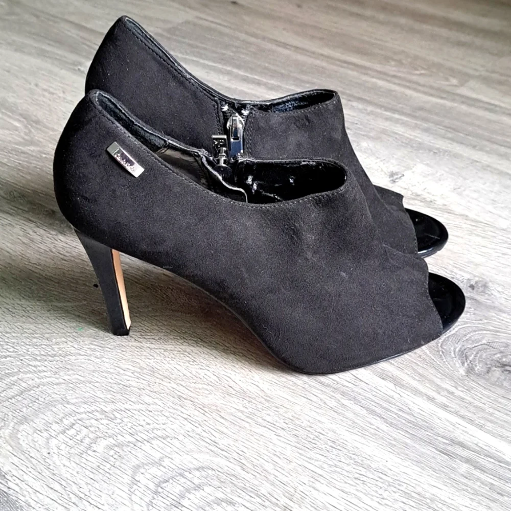 Calvin Klein Women's Black Peep Toe Heel size 9